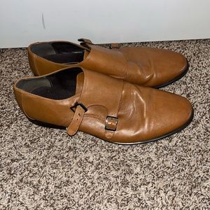 Dress shoe
